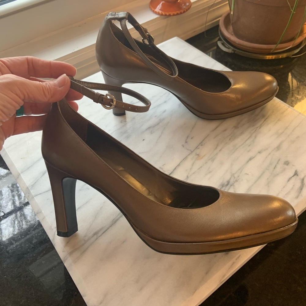 Antonio Melani Lady’s Heels Bronze Ankle Strap Size 6 1/2 Medium